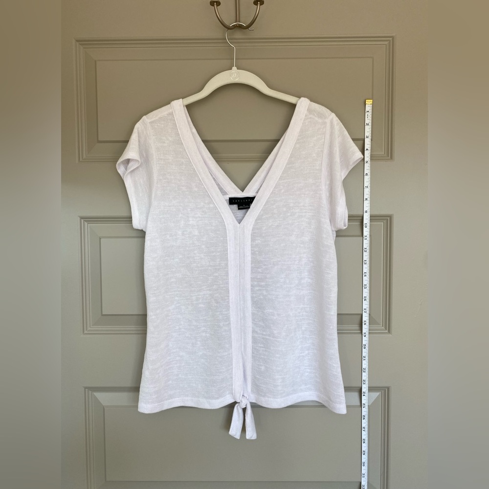 White V-neck front tie t-shirt